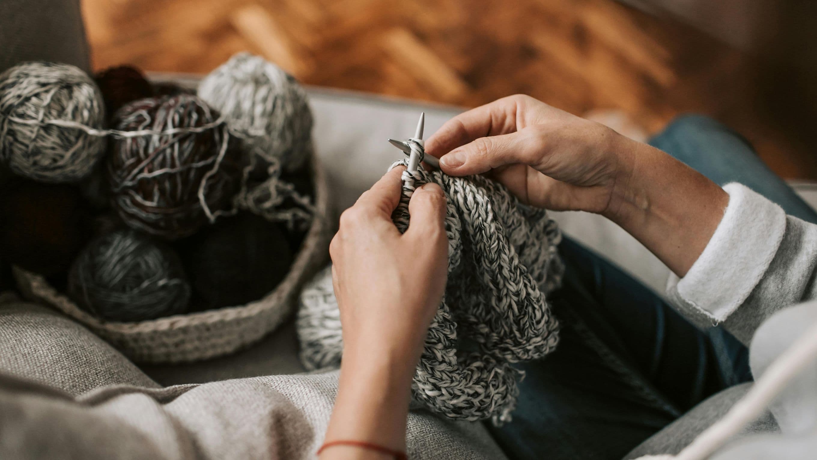 Własny sklep czy marketplace? Co bardziej opłaca się twórcy handmade?